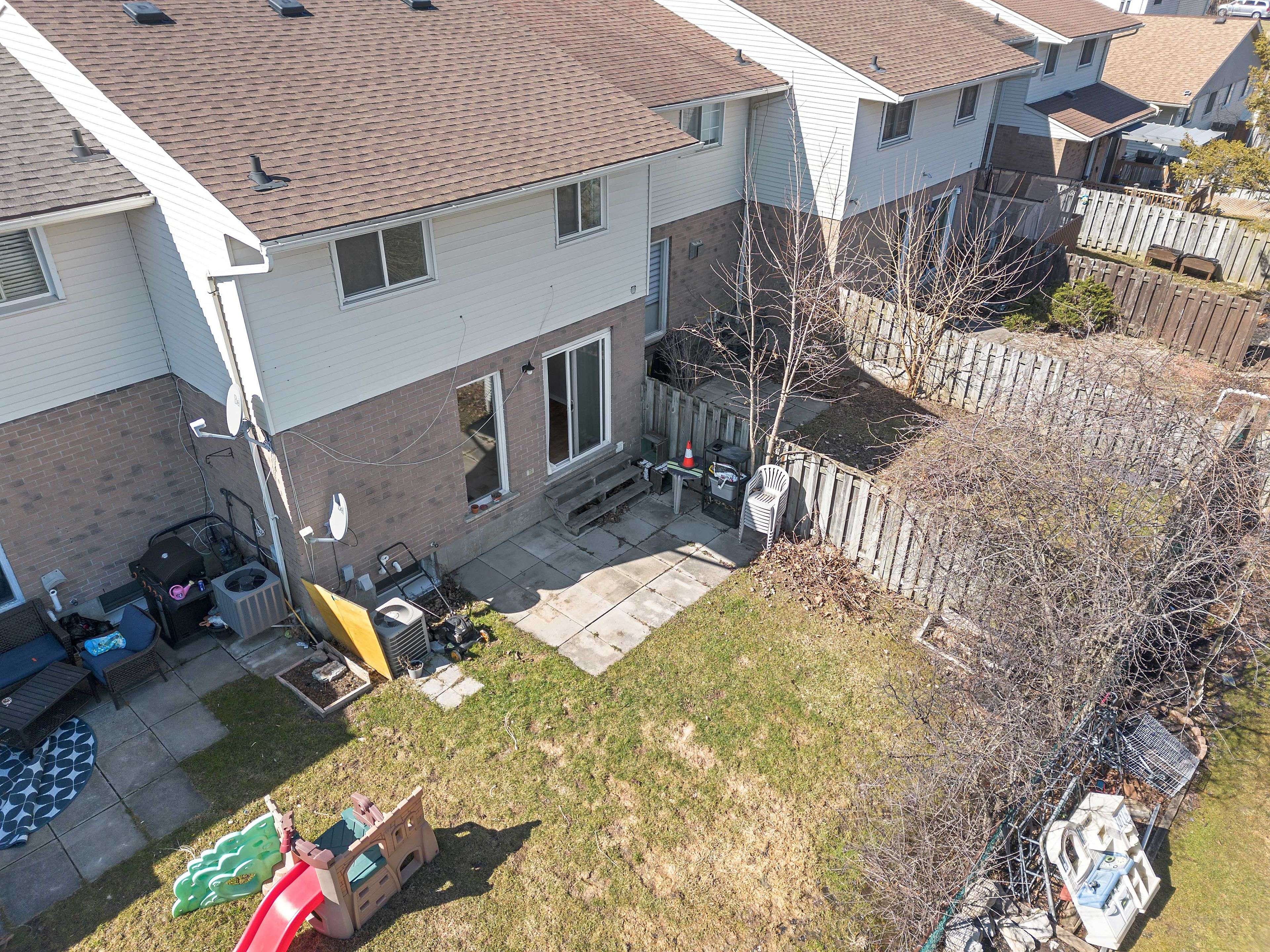 Thorold, ON L2V 4L5,18 JULIE DR