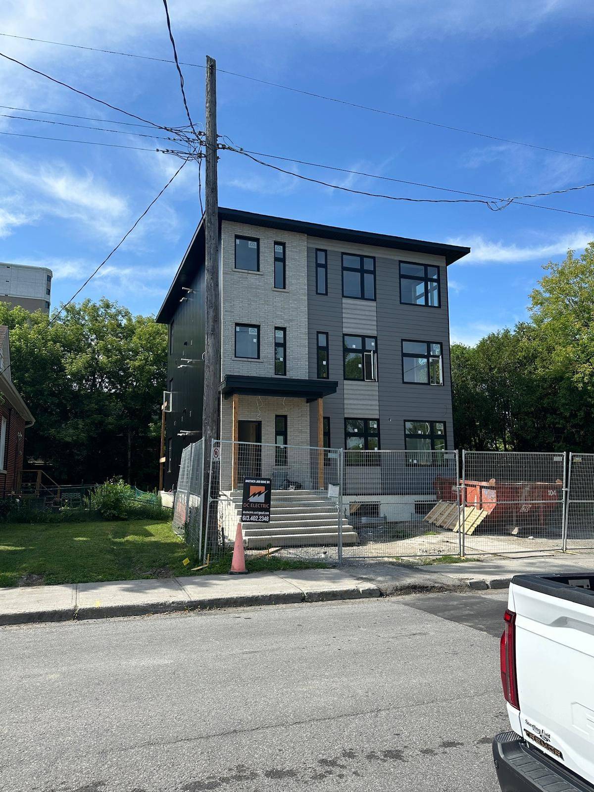 Overbrook - Castleheights And Area, ON K1K 1X7,66 Queen Mary ST