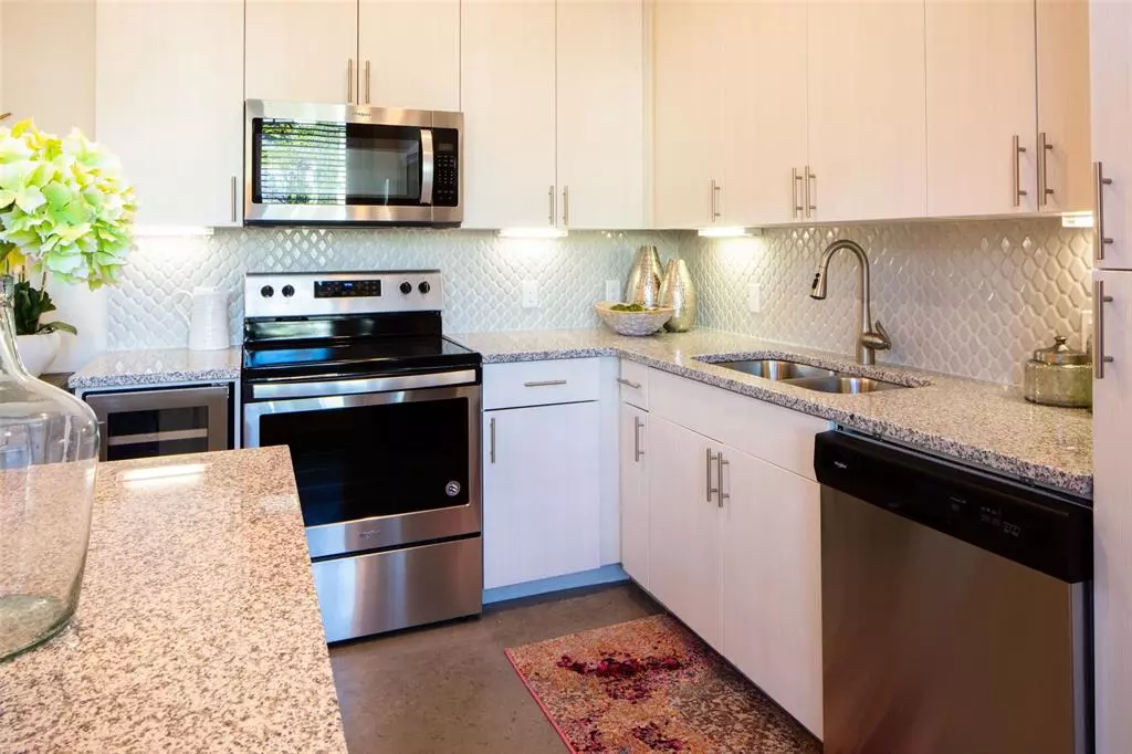 Dallas, TX 75214,6000 Gaston Avenue #206