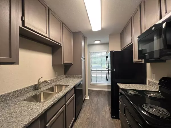 Fort Worth, TX 76133,7417 Kingswood Drive