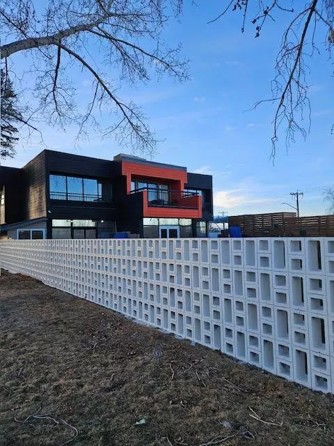 Calgary, AB T2G 2B1,340 50 AVE SE