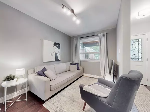 Toronto E03, ON M4C 4V1,85 Chisholm AVE