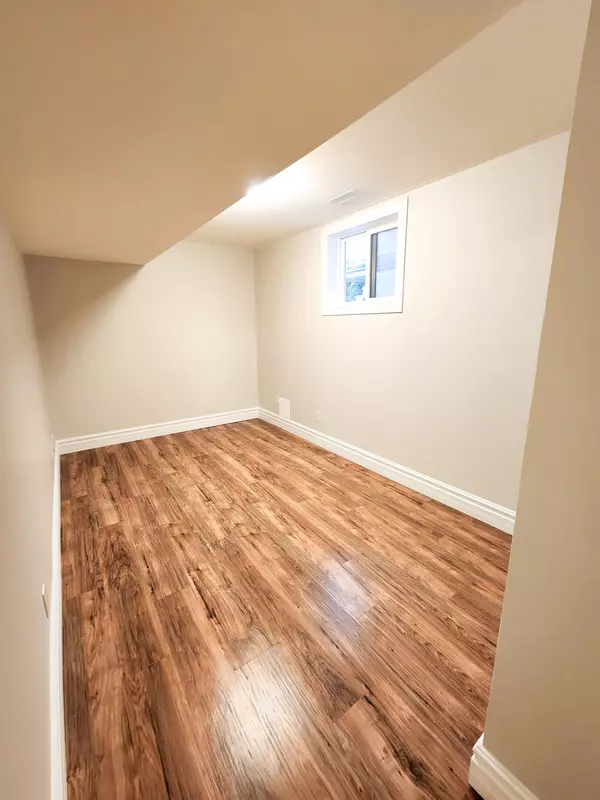 Toronto W06, ON M8V 1X7,62 Murrie AVE #1