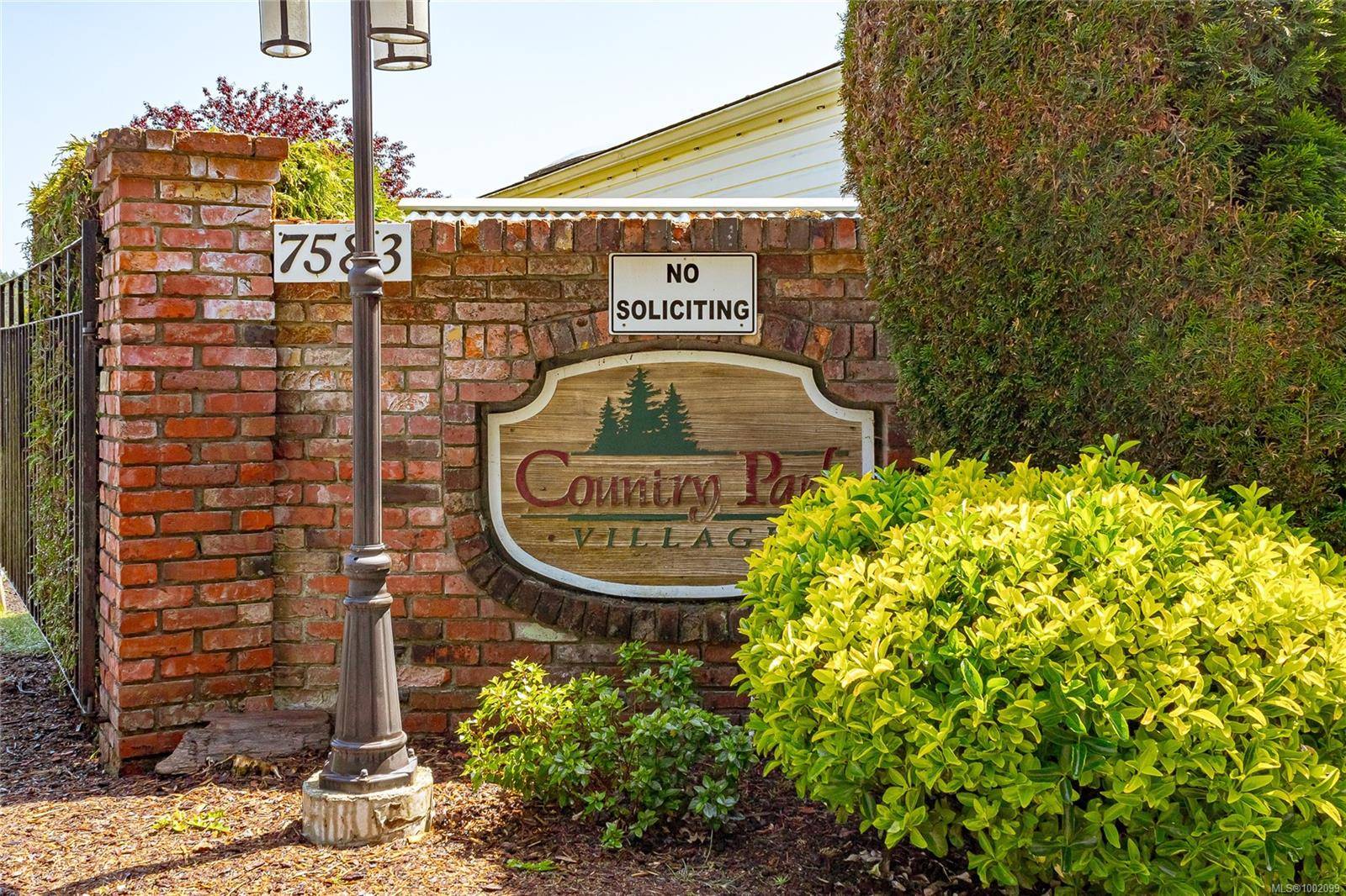 Central Saanich, BC V8M 2B6,7583 Central Saanich Rd #18