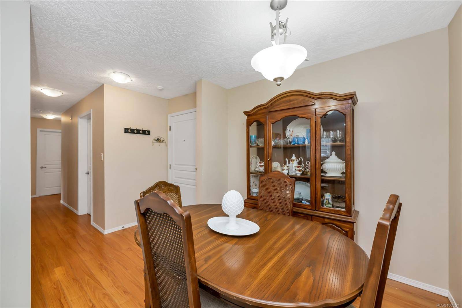 Saanich, BC V8X 2W6,898 Vernon Ave #102
