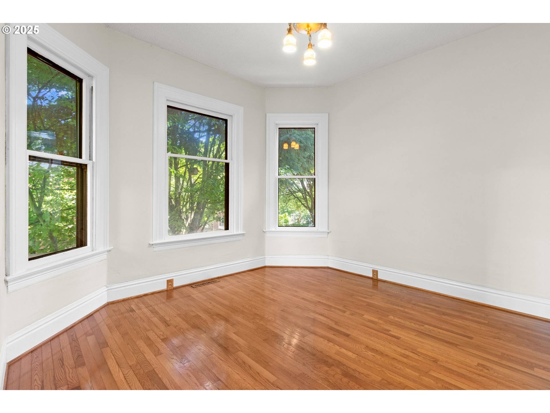 Portland, OR 97239,4145 S CORBETT AVE