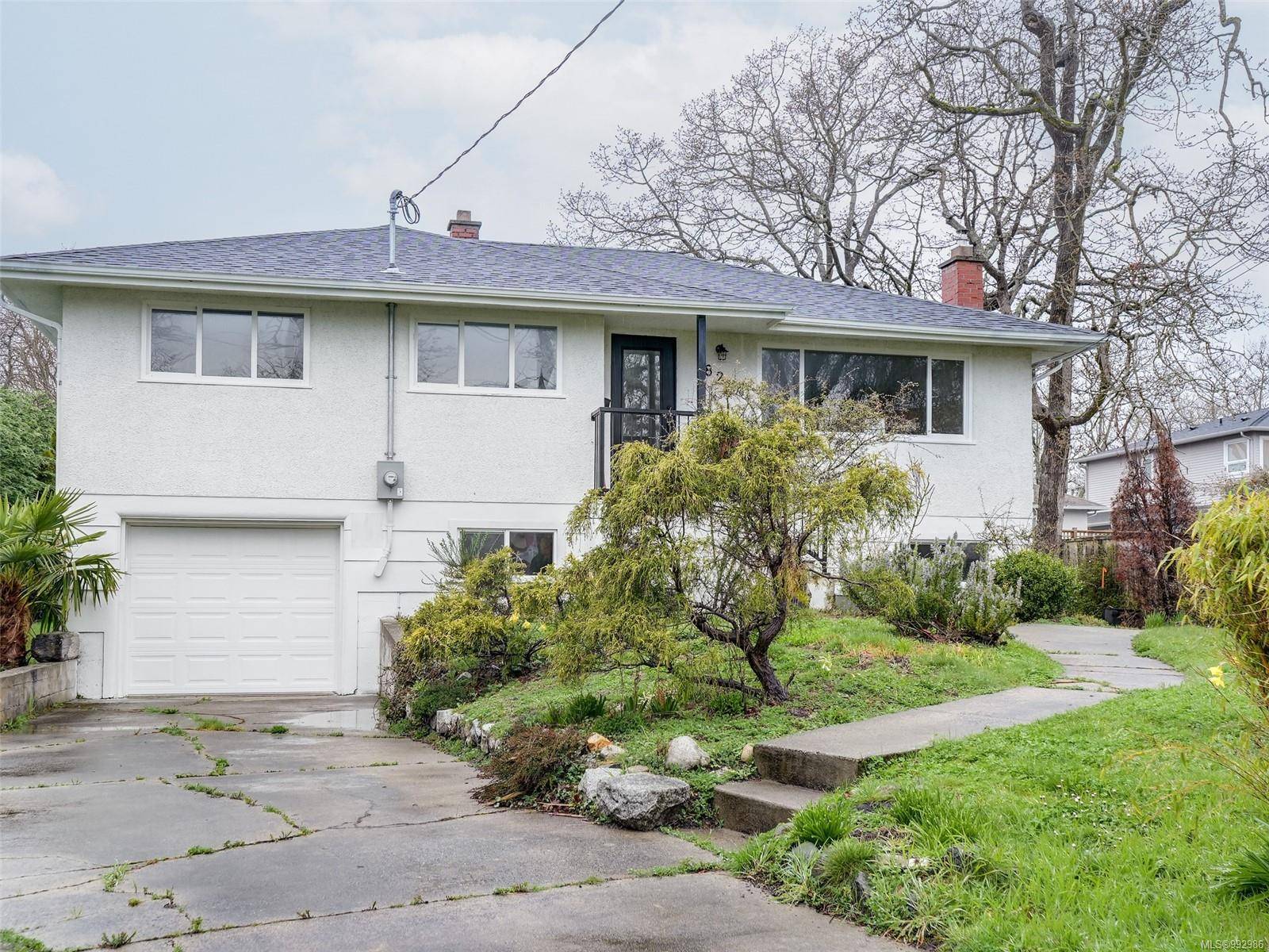 824 Monterey Ave, Oak Bay, BC V8S 4V2