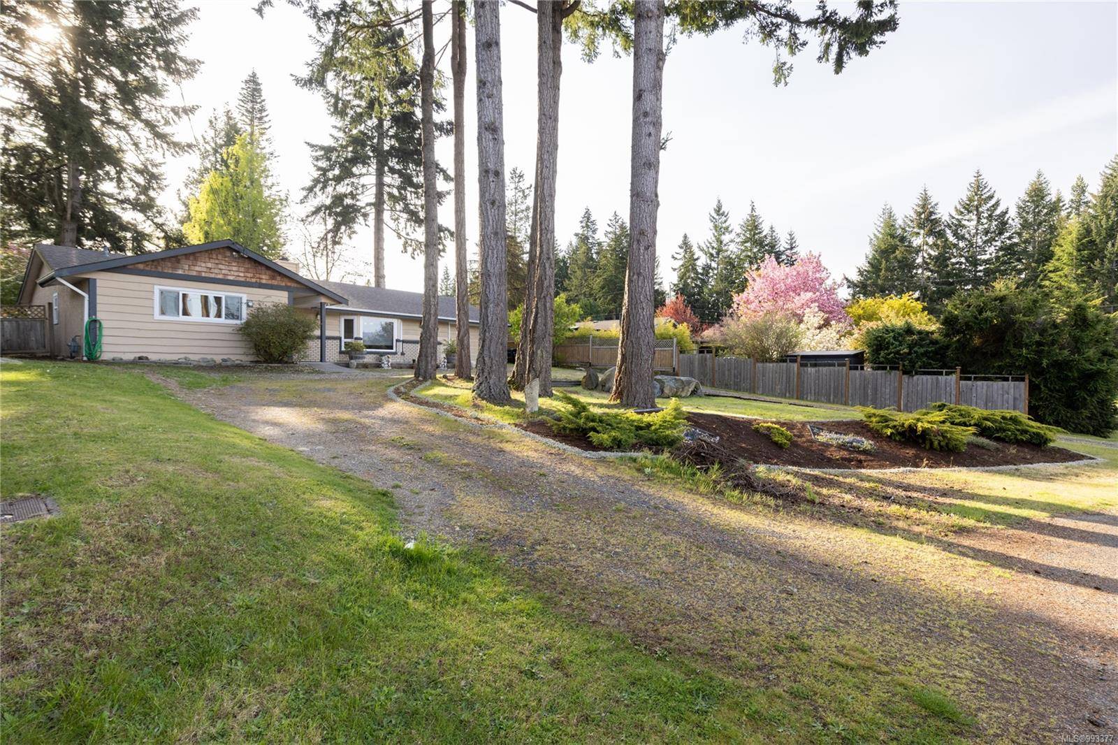 Qualicum Beach, BC V9K 1A4,581 Sumac Dr