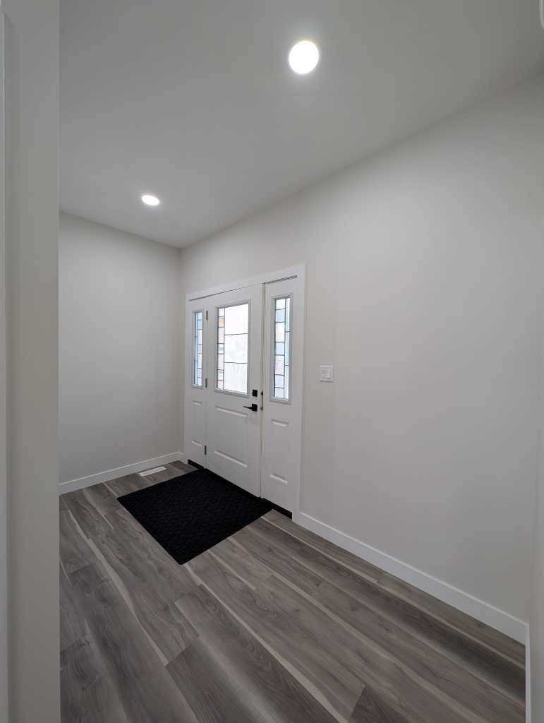 Medicine Hat, AB T1B 4Y6,39 Sierra RD SW
