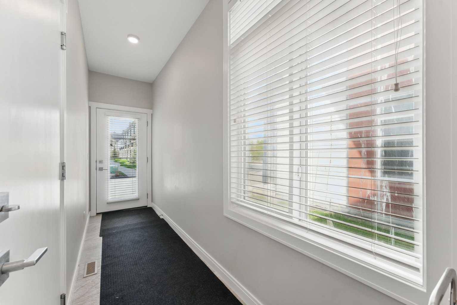 Calgary, AB T3H 1W7,815 85 ST SW