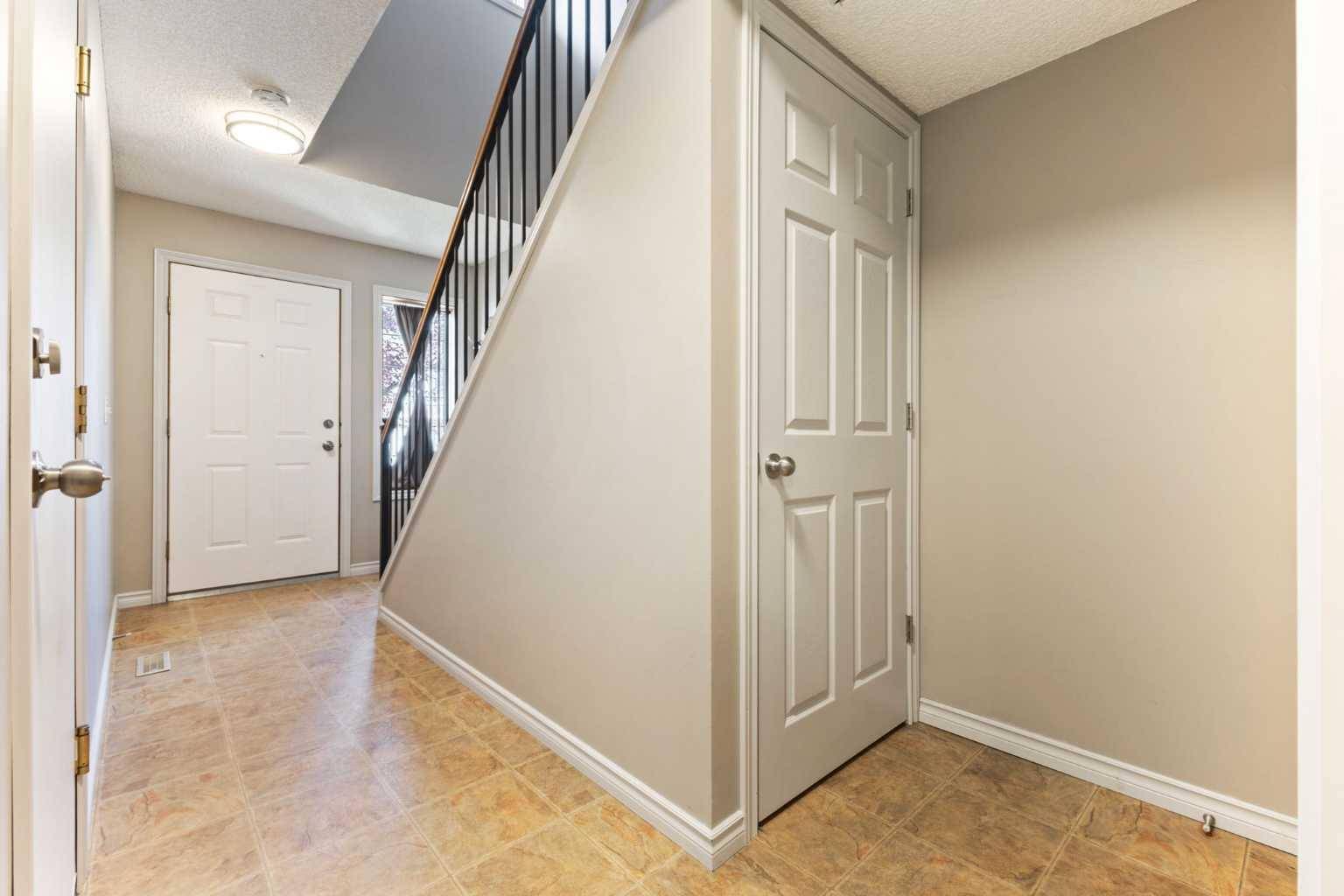 Calgary, AB T3K 4S8,60 Country Hills Villas Northwest