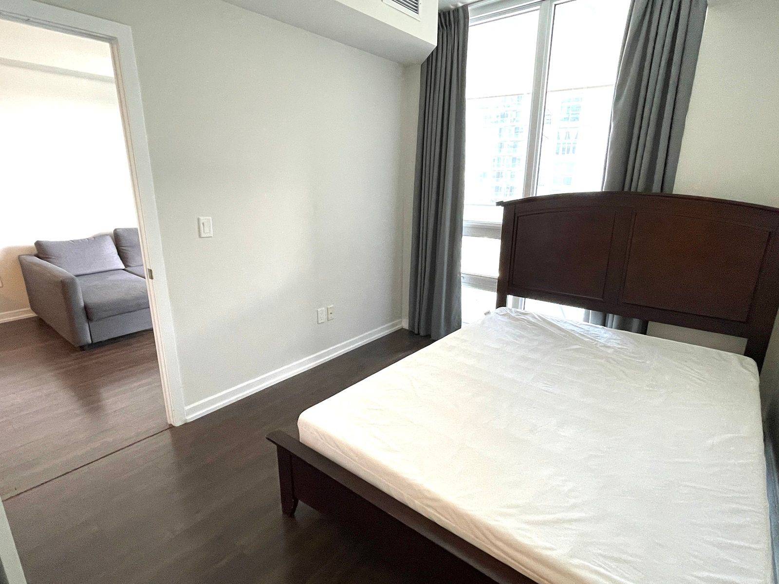 Toronto C15, ON M2J 0E3,50 Forest Manor RD #1001