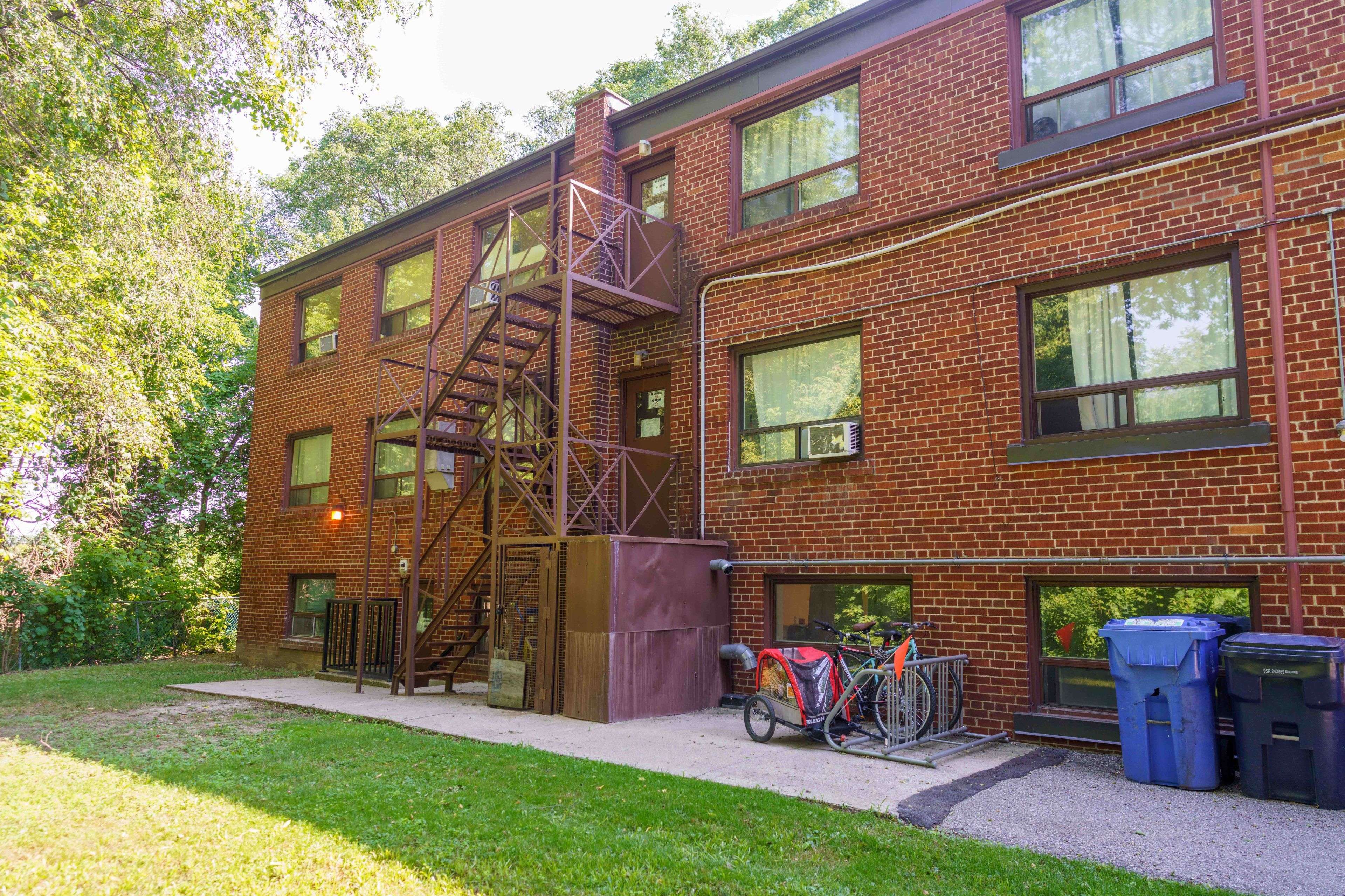 Toronto E03, ON M4C 4W9,332 Chisholm AVE
