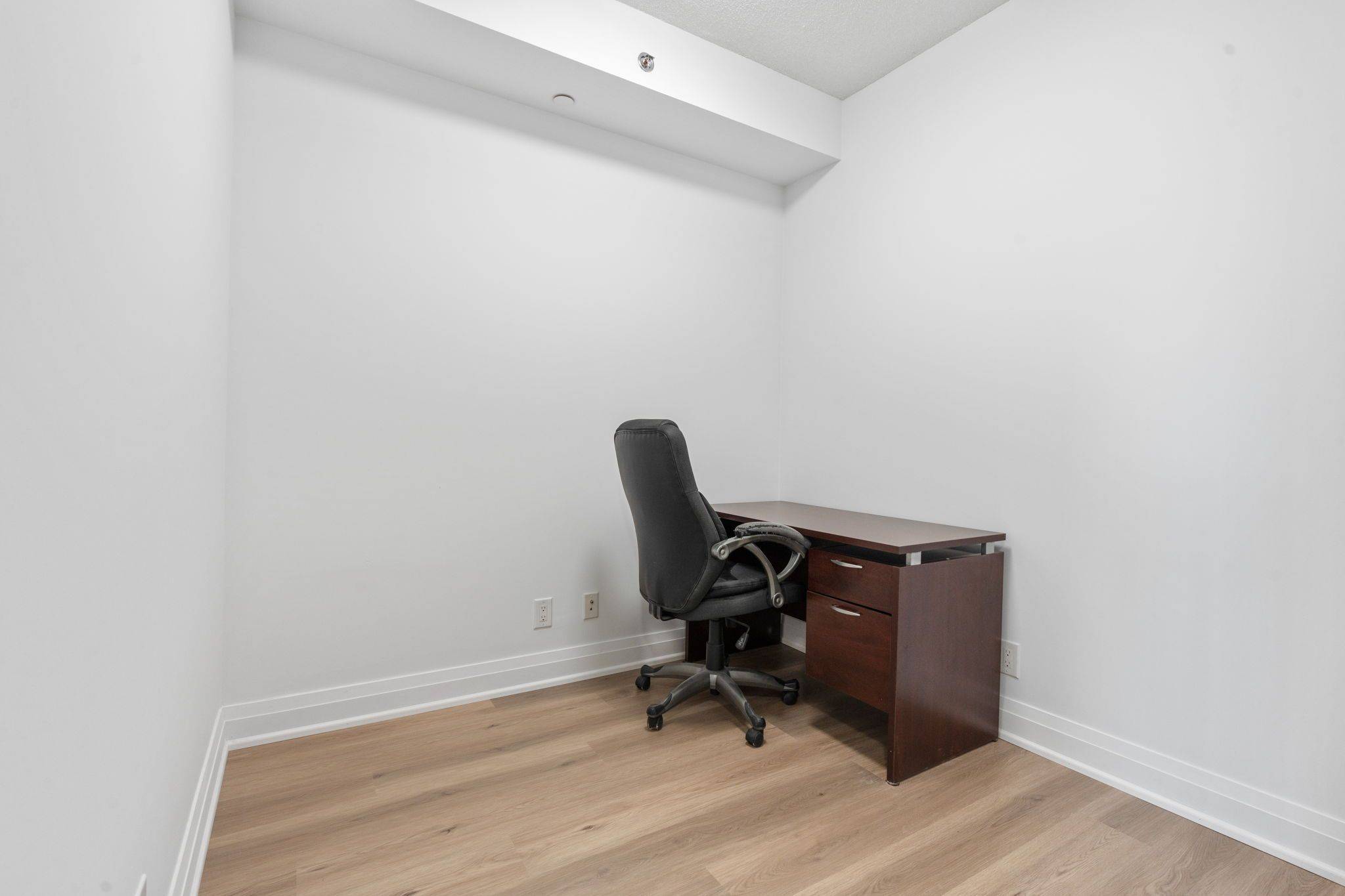 Vaughan, ON L4J 0H2,520 Steeles AVE #503