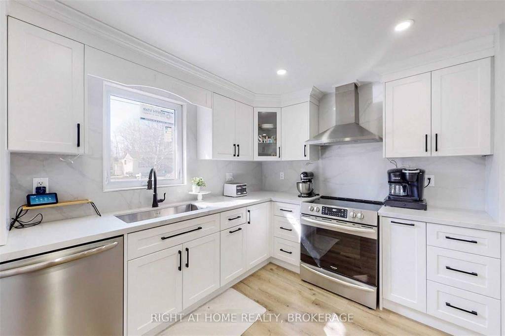 Innisfil, ON L0M 1A0,746 William ST