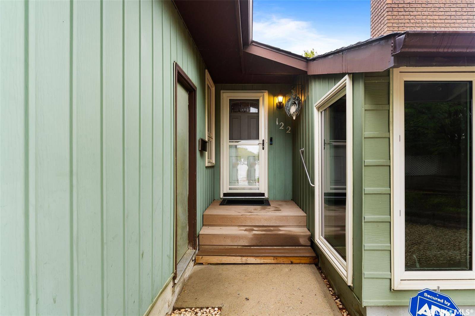 Regina, SK S4V 0G8,122 Michener DRIVE