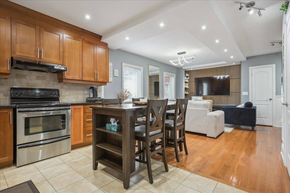 Toronto W03, ON M6M 1G1,153 Aileen AVE