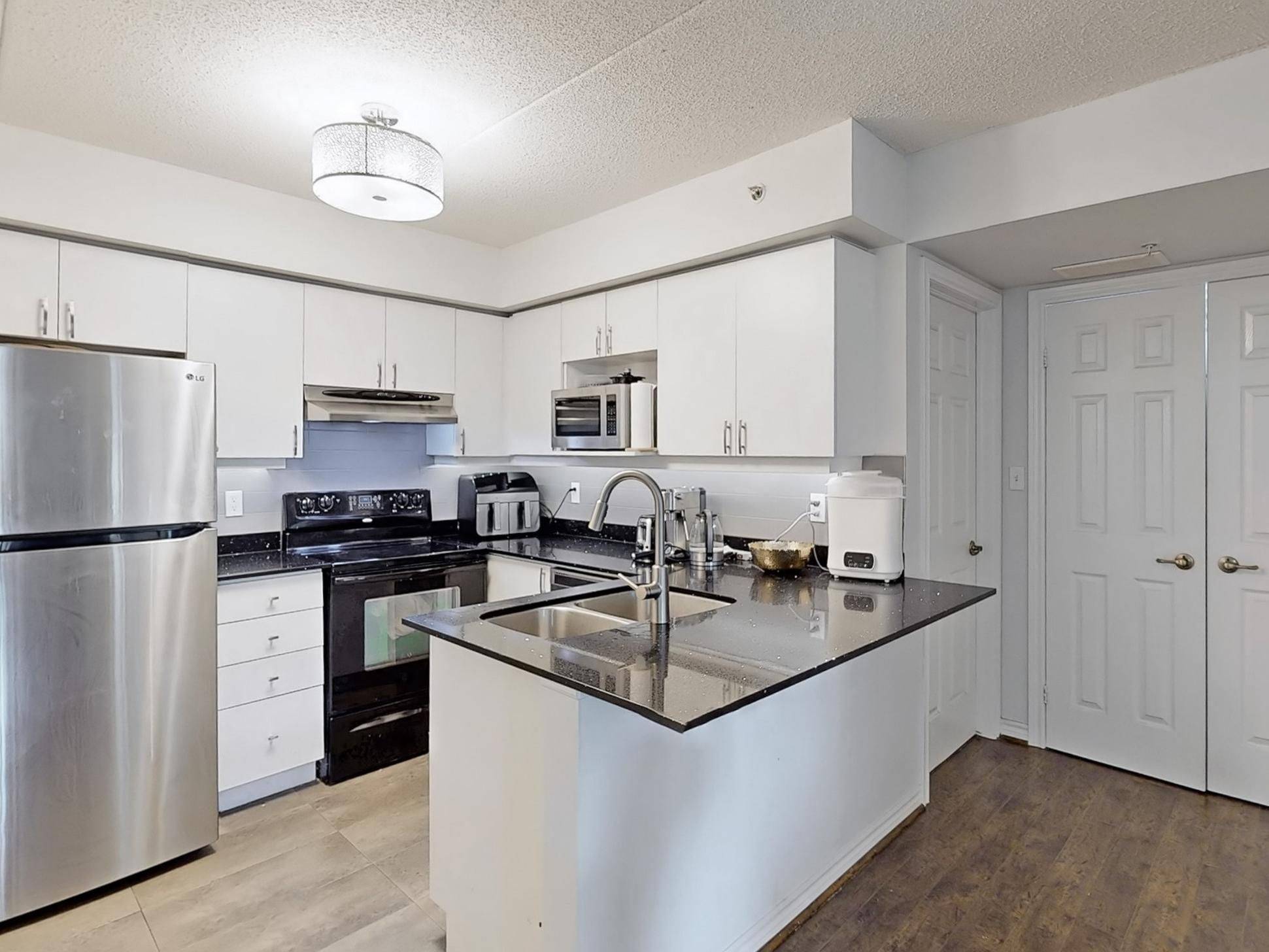 Oakville, ON L6M 4M9,1440 Bishops Gate #306