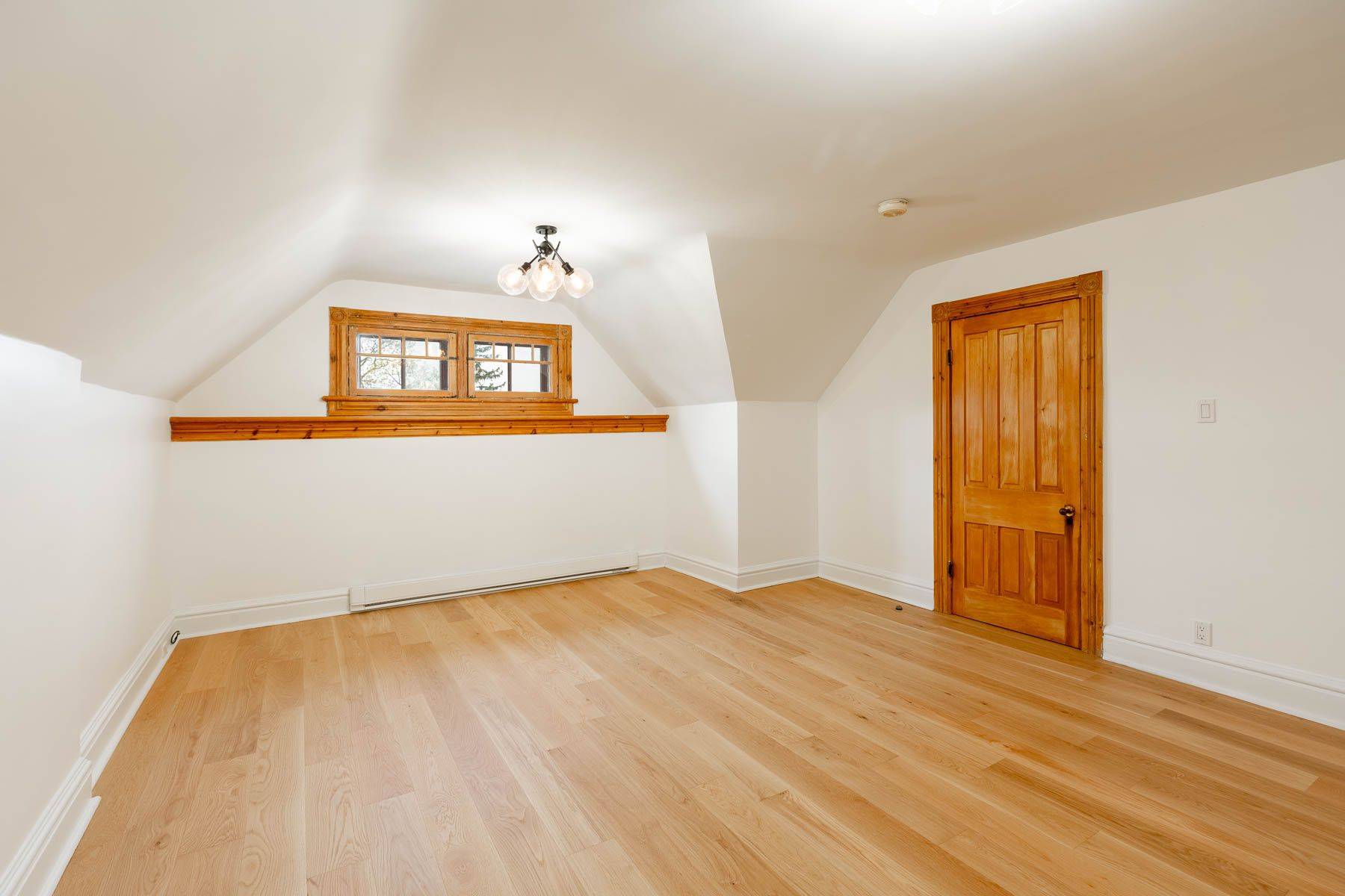 Toronto W02, ON M6P 1L7,24A Woodside AVE #Unit 3