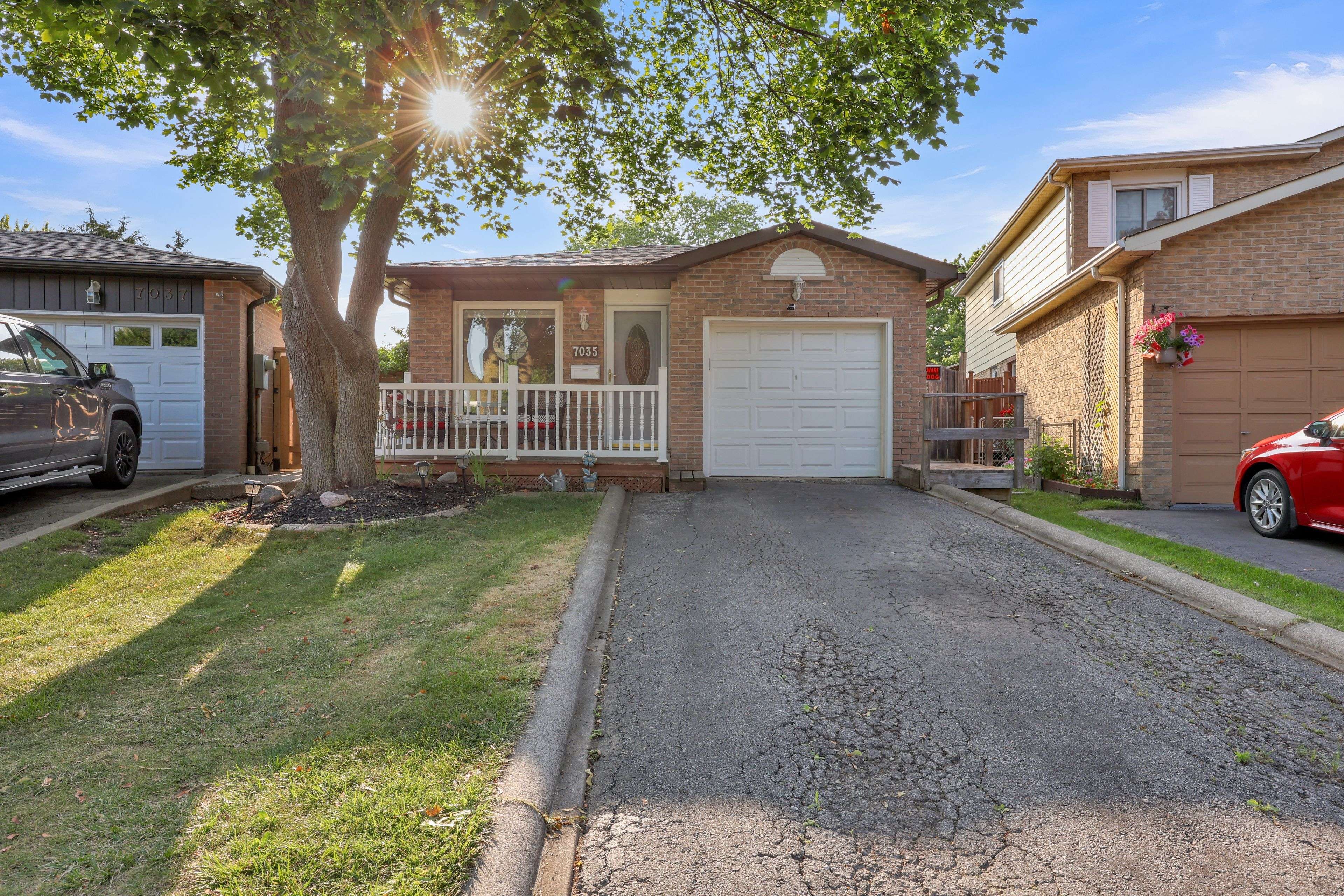 Mississauga, ON L5N 5A4,7035 Hickling CRES