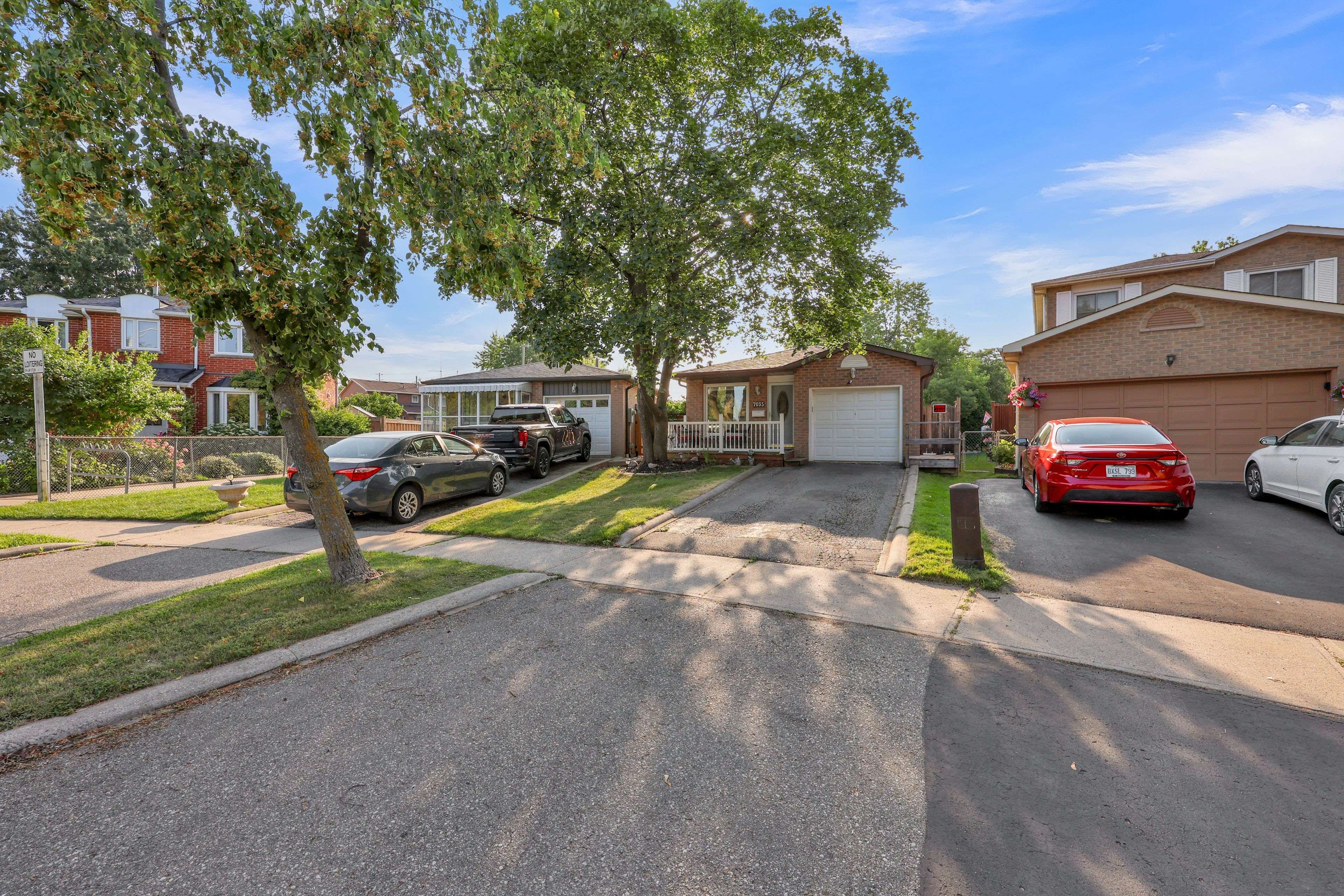 Mississauga, ON L5N 5A4,7035 Hickling CRES