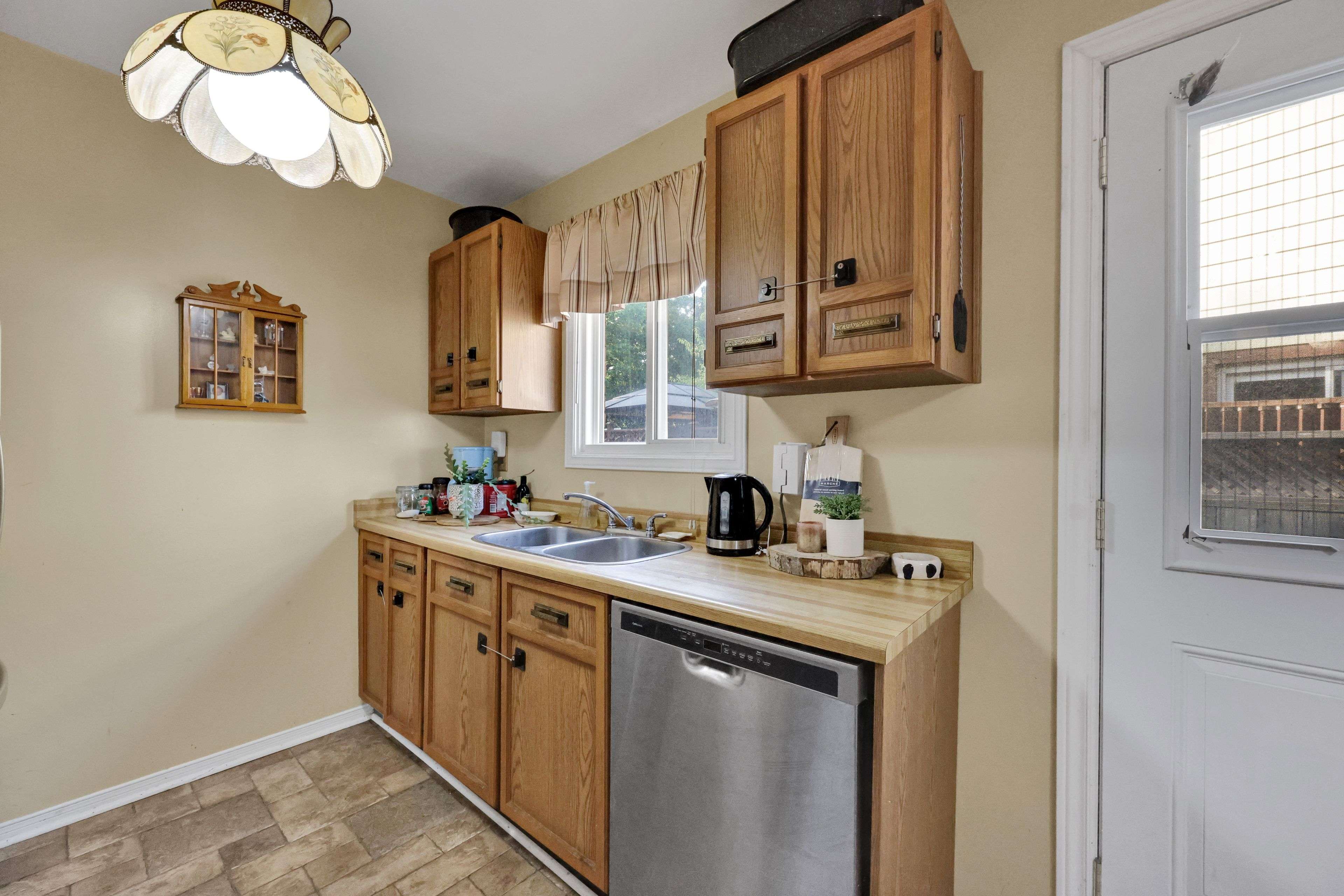 Mississauga, ON L5N 5A4,7035 Hickling CRES