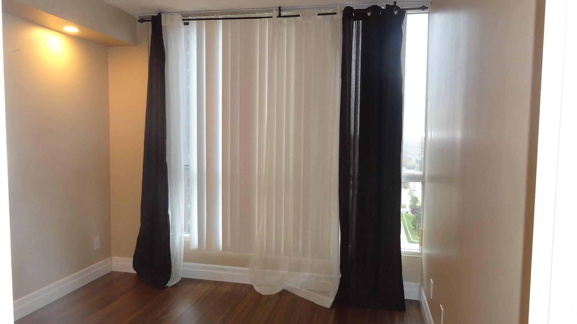 Mississauga, ON L5B 3Z1,145 Hillcrest AVE #1105