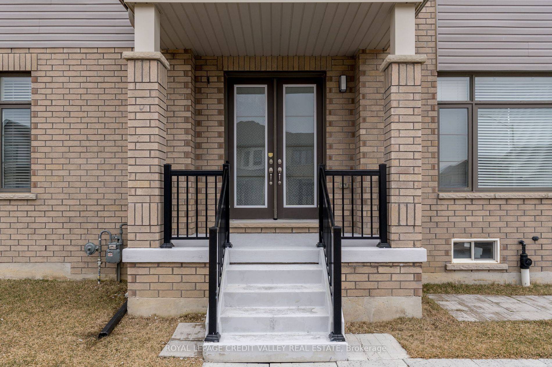 Hamilton, ON L0R 1W0,96 Yale DR