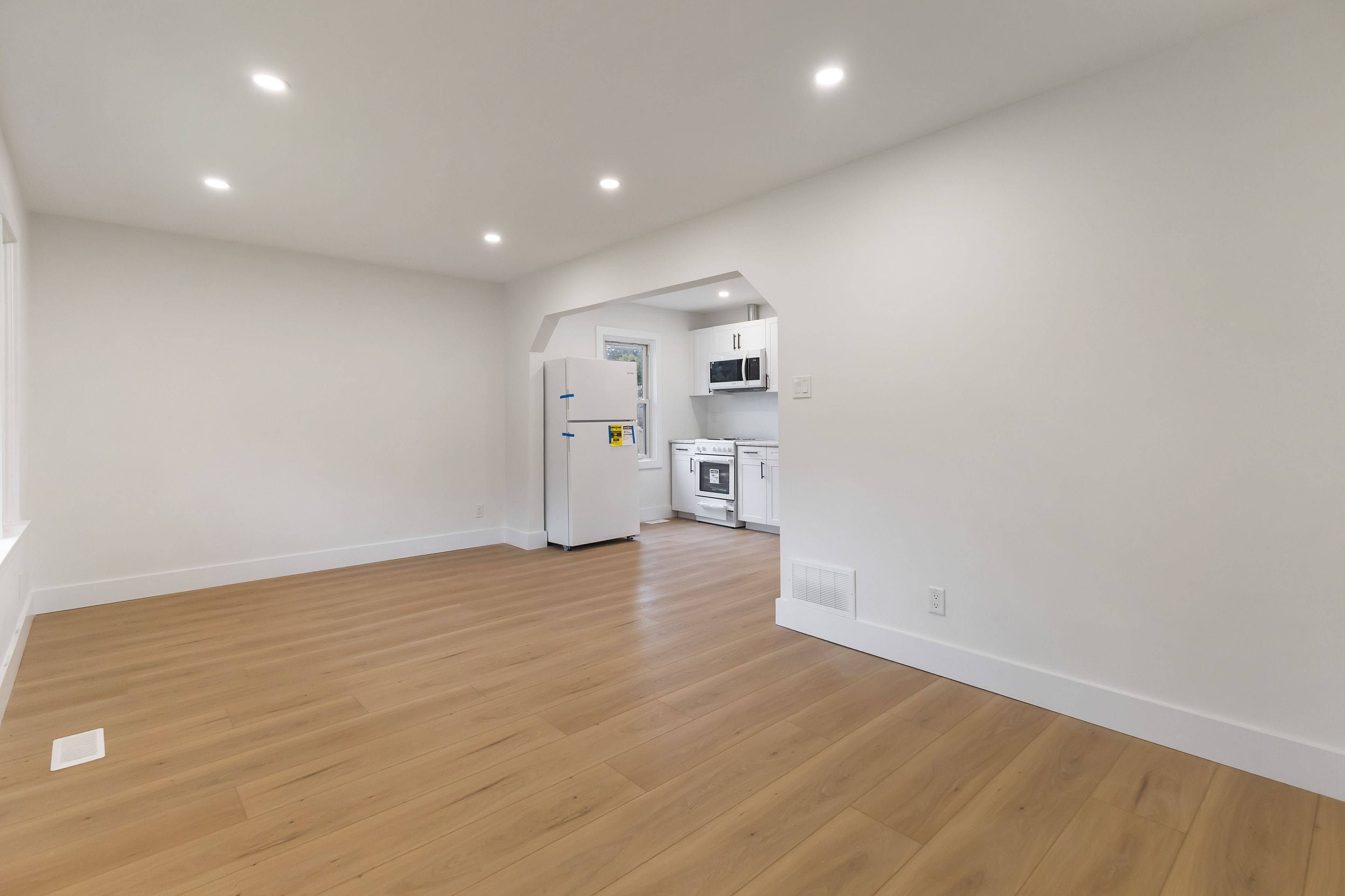 London East, ON N5Z 2W4,Upper - 142 Highbury AVE
