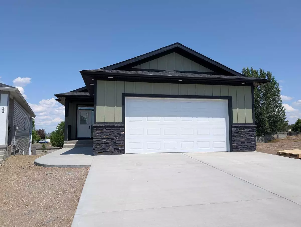 Medicine Hat, AB T1B 4Y6,39 Sierra RD SW