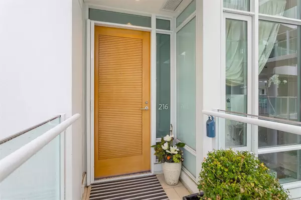 68 SONGHEES Rd #216, Victoria, BC V9A 0A3