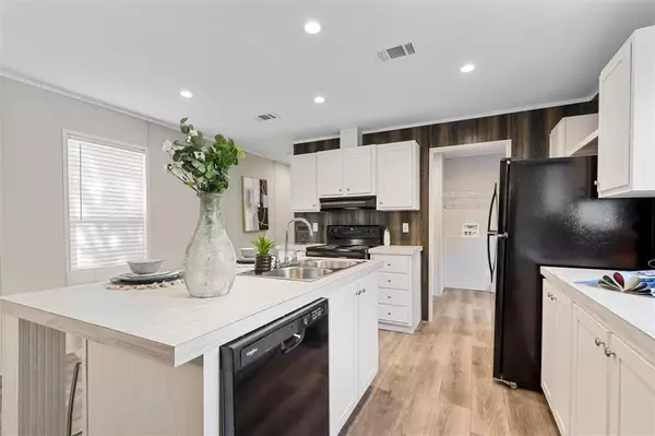 Granbury, TX 76048,2610 Pinoak Street