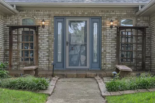 Carrollton, TX 75007,1113 Yorkshire Drive
