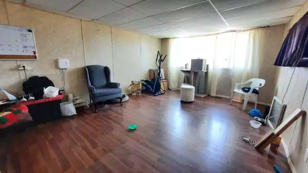 Drumheller, AB T0J0Y2,49 Greenwood Villa