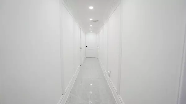 Toronto C07, ON M2R 3N1,100 Antibes DR #2801