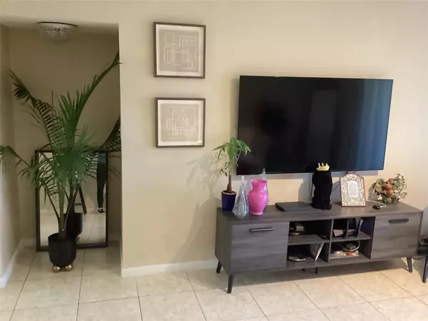 Boca Raton, FL 33428,9235 SW 8th St #505
