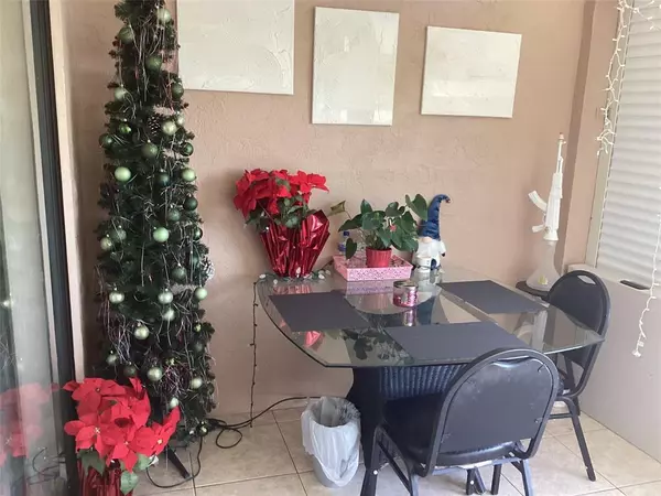 Boca Raton, FL 33428,9235 SW 8th St #505
