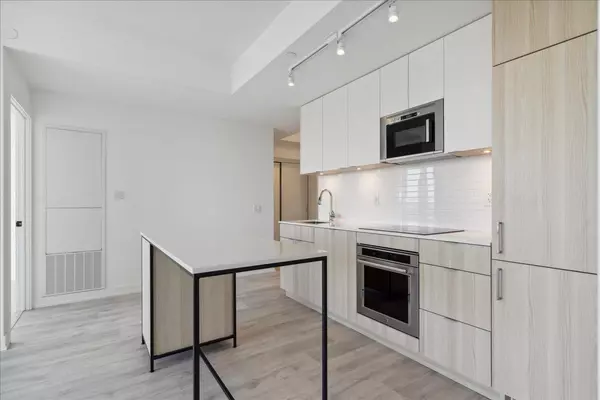 Mississauga, ON L5H 0A9,220 MISSINNIHE WAY #1301