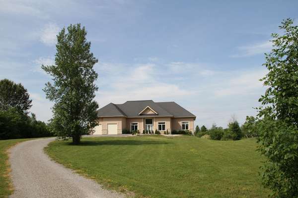 195 Stonewood DR, Beckwith, ON K7C 3P2