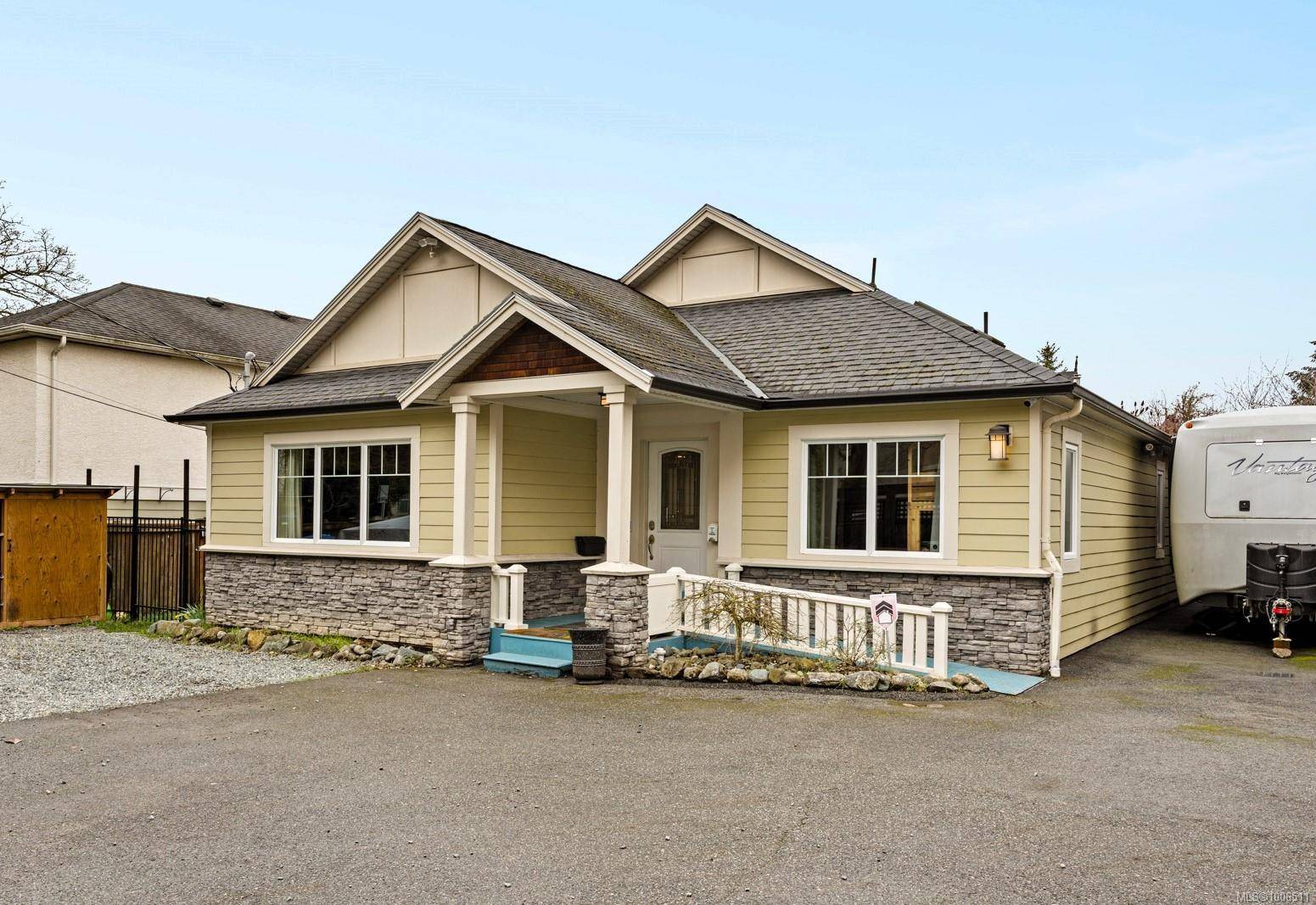 2306 Richmond Rd, Victoria, BC V8R 4R8