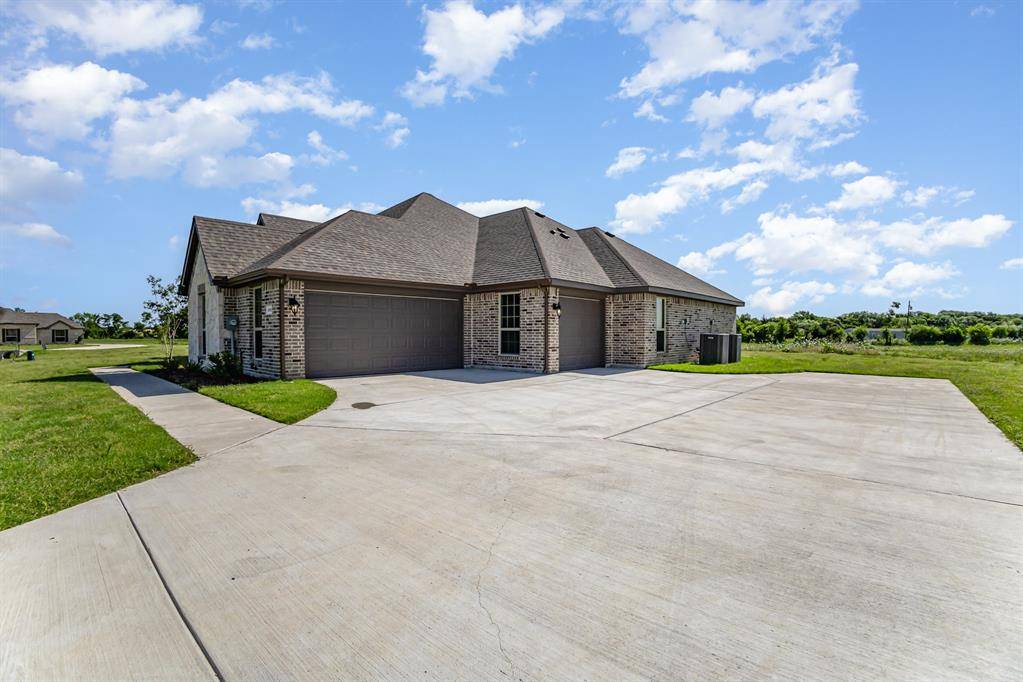 Waxahachie, TX 75167,660 WALES Court