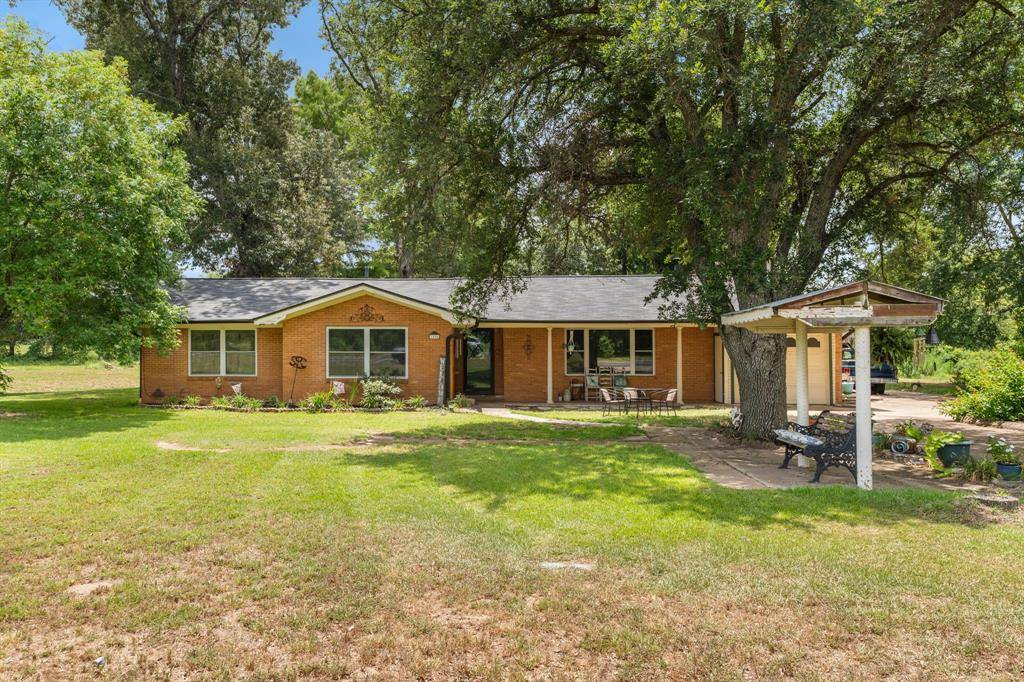 1084 E Main Street, Van, TX 75790