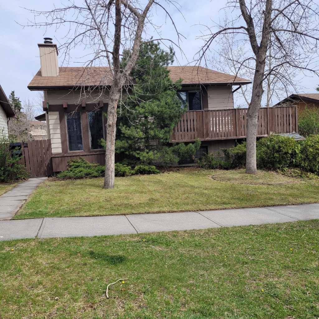 936 Berkley DR NW, Calgary, AB T3K 1A2