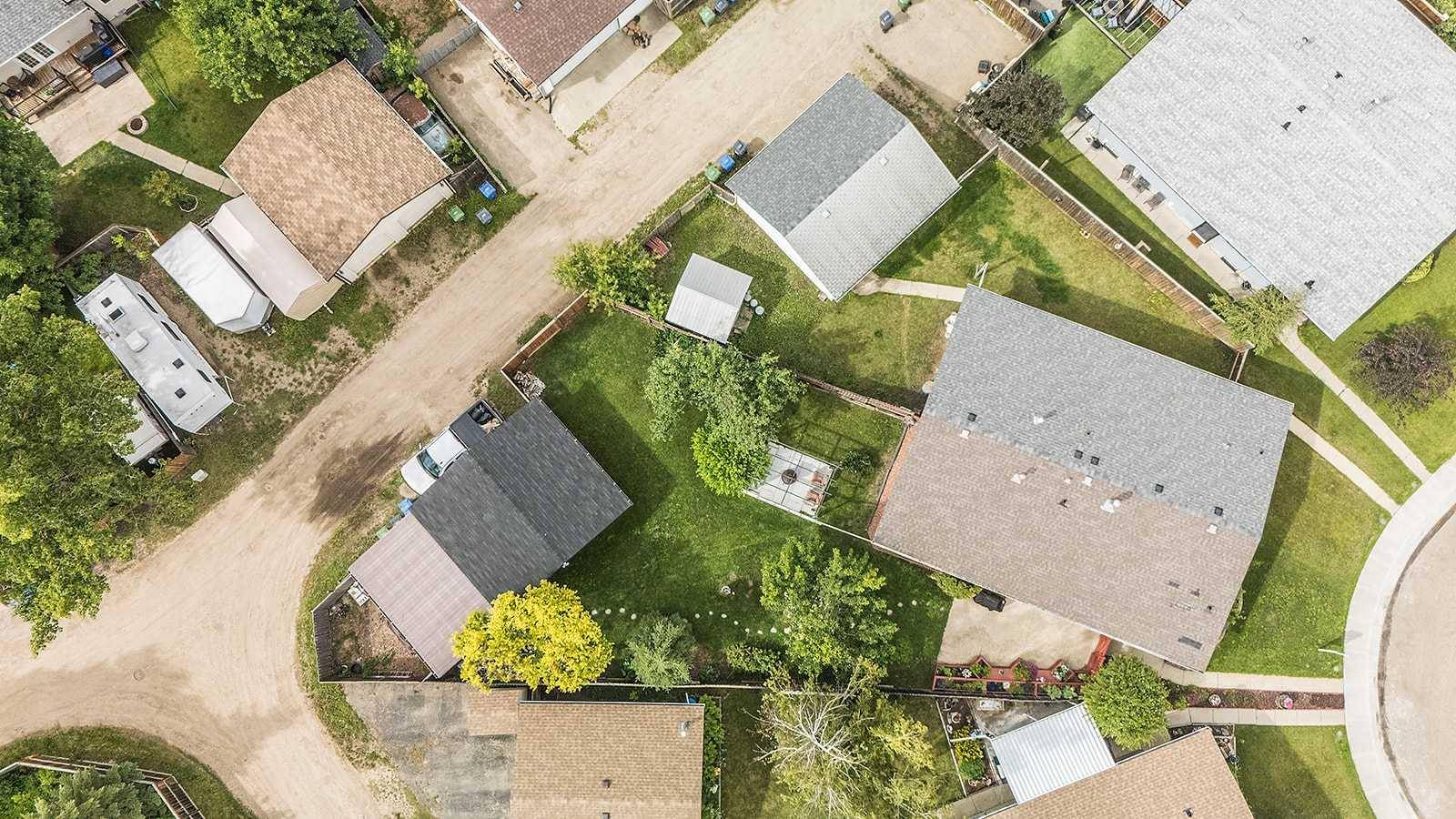 Red Deer, AB T4R 1B4,17 Abbott Close