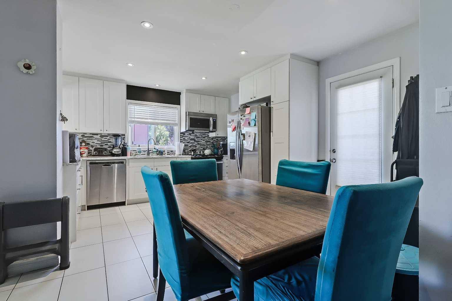 Calgary, AB T3E 3A5,2027 37 ST SW