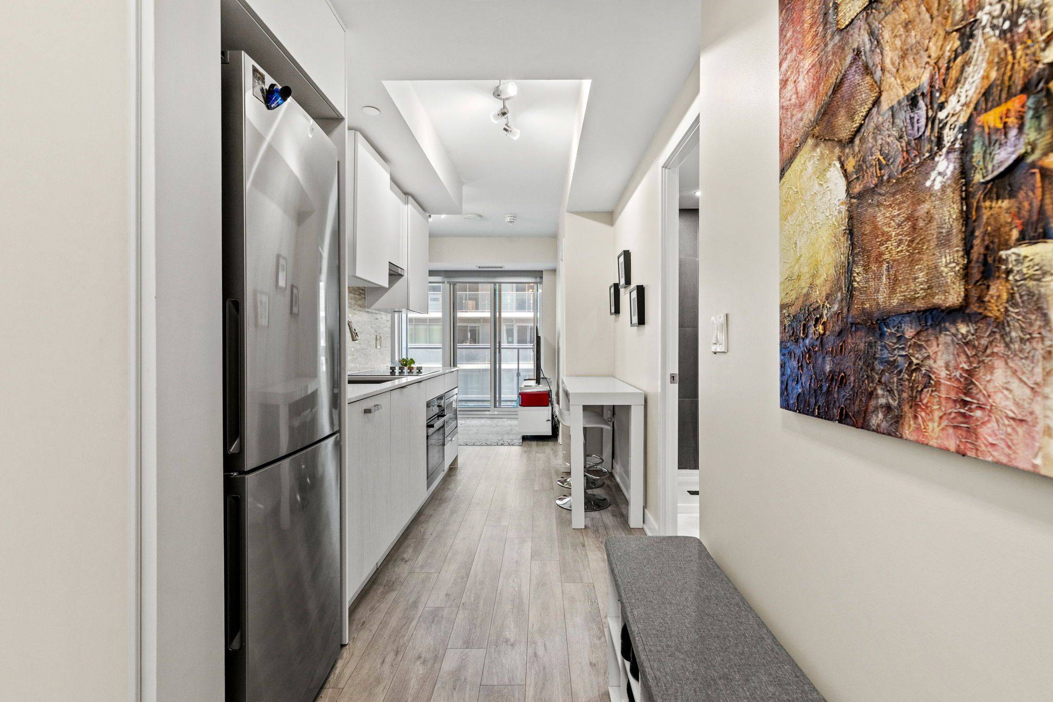 Toronto C10, ON M4P 0E3,99 Broadway AVE #2108
