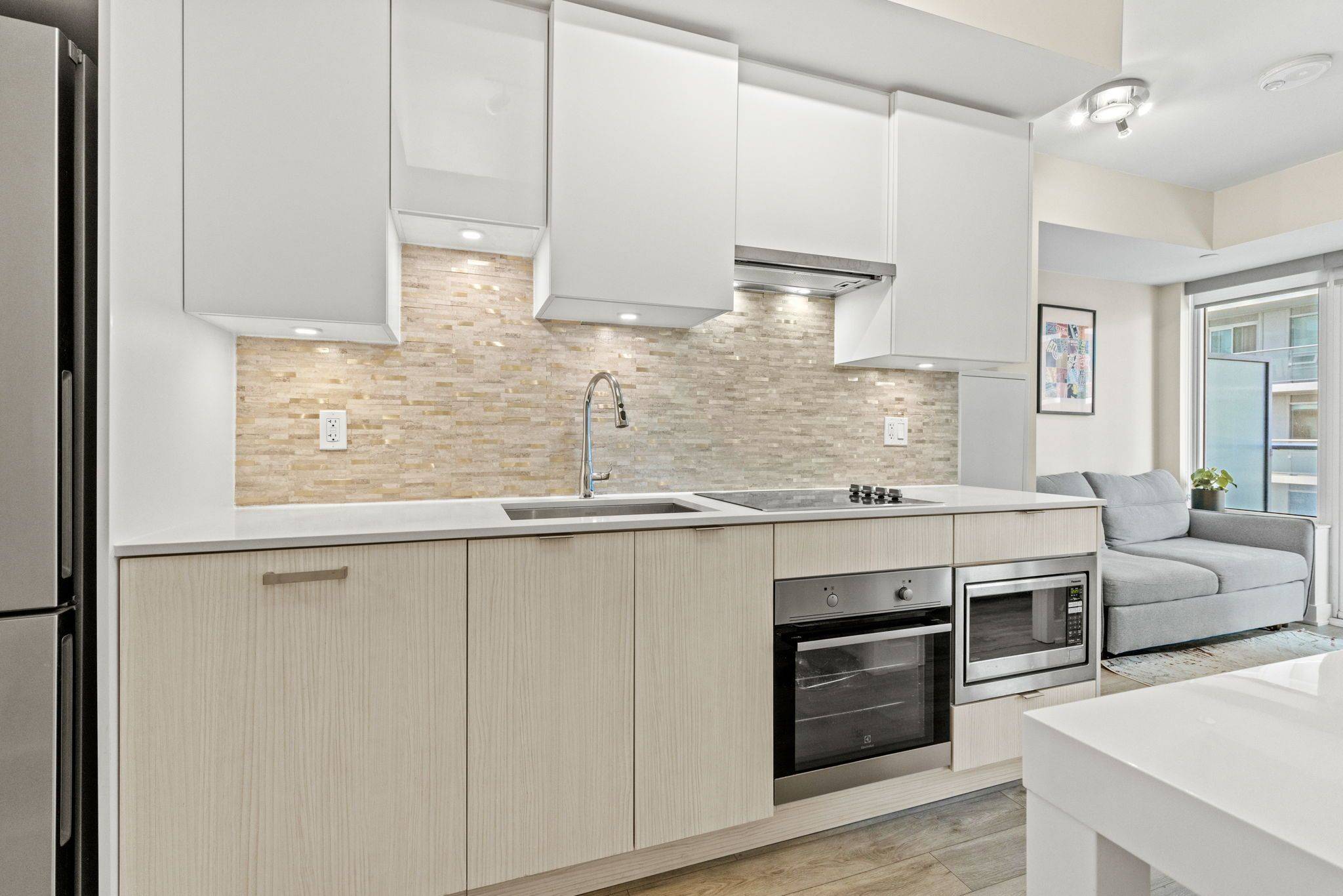 Toronto C10, ON M4P 0E3,99 Broadway AVE #2108