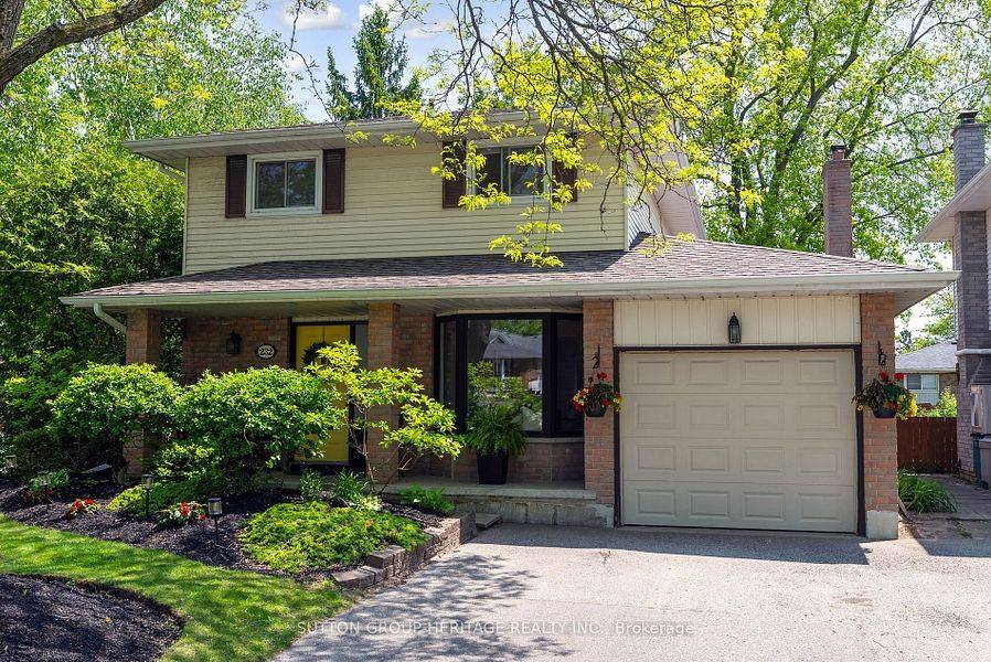 Oshawa, ON L1G 7S5,232 Kensington CRES