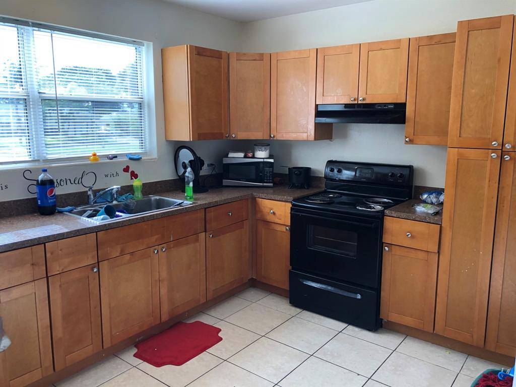 West Palm Beach, FL 33407,861 36th st