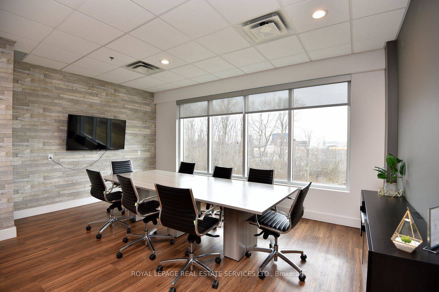 Oakville, ON L6L 0H3,3465 Rebecca ST #208